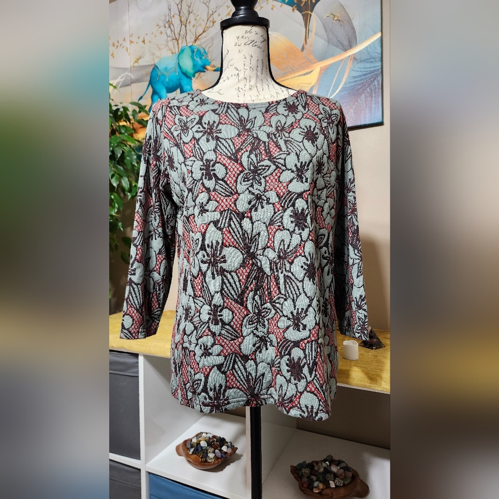 Cut Loose Medium Jacquard Textured Floral Print 3/4 Sleeve Boatneck Tee - Picture 3 of 9